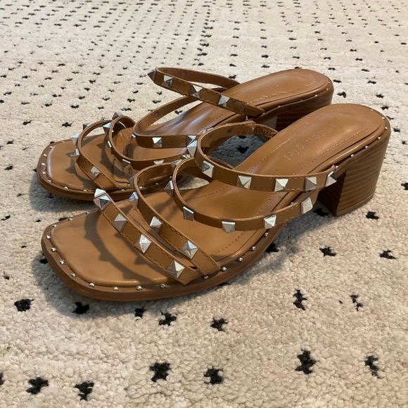 Madden Girl Rand beige, silver studded, strappy block heel slides, 7.5 - Picture 1 of 10